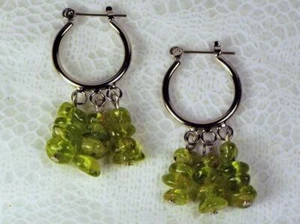 ORECCHINI LAMPADARIO PERLINE CYNTHIA LYNN ""PERIDOT PASSION"" AUG PIETRA PORTAFORTUNA PERIDOTI" - Foto 1 di 1