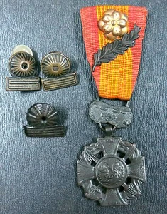 South Vietnam VNCH Gallantry Cross Medal & Warrant officer Set Vietnam Made - Picture 1 of 3