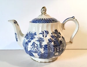 Vintage SADLER England Teapot Blue Willow Swirl Gold Trim Large 4 Cup - Picture 1 of 13