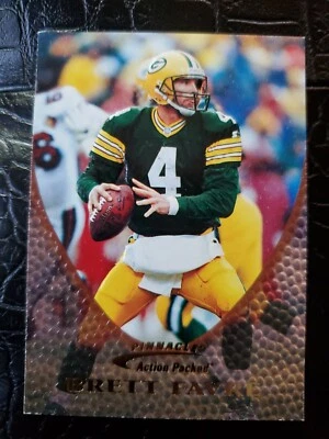 Экшн-карта 1997 Brett Favre с ТИСНЕНИЕМ NO17 - Изображение 1 из 2