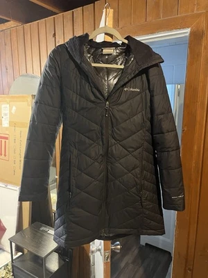 Chaqueta larga con capucha Columbia Heavenly para mujer negra mediana aislada Foto 1 de 2