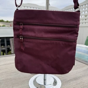 Neu Vera Bradley Triple Zip Hipster Crossbody Bag Glühwein/Burgund - Bild 1 von 5