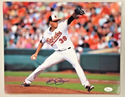 Foto autógrafa 11 x 14 de los Orioles de Baltimore Kevin Gausman certificado de autenticidad JSA Foto 1 de 2