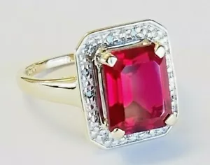 Gema con anillo de diamantes creada en laboratorio con corte esmeralda de rubí rojo en oro amarillo de 10 K - Imagen 1 de 4