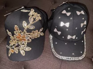 NUEVO Lote 2 SOMBREROS LAZO OLIVIA Y KATE MUJER NEGRO BLING FLOR APLIQUES PIEDRA RINA - Imagen 1 de 12