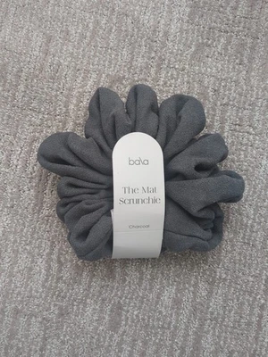 NUEVO CON ETIQUETAS Bala The Mat Scrunchie Carbón Yoga Accesorio Fitness Gimnasio Yoga Mat Soporte Foto 1 de 3