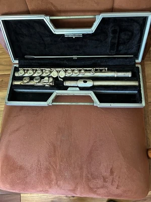 Armstrong Model 90 Flute with Hard Case - Image 1 of 4
