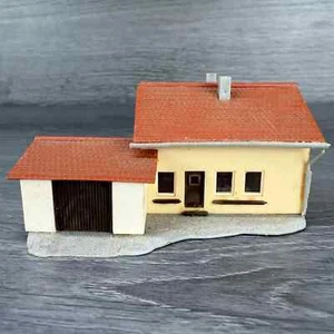 Five N Scale Houses model train - Picture 1 of 5
