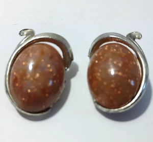 Orecchini vintage anni 50 confetti lucite lunetta tono argento pesca arancio glitter retrò - Foto 1 di 4