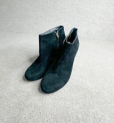 Женские сапоги Kate Spade Cirra 6,5 цвет черный замшевый с золотыми заклепками на блочных каблуках - Изображение 1 из 4