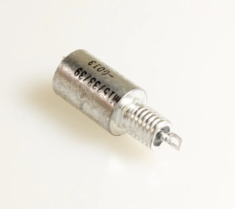 Filtro de paso EMI roscado herméticamente sellado espectro M15733/39-0013 Foto 1 de 1