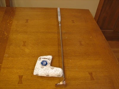 BETTINARDI NEW 2021 QUEEN B #11 ROSEGOLD  35" RH CRESCENT NECK HEAD COVER - Image 1 of 4