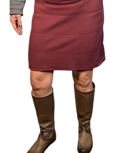 Athleta Womens Burgundy red Textured above knee Skirt Size 8 stretch comfy - Picture 1 of 6