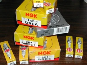 1EA NEW NGK SPARK PLUG CR7HS CT70 TRX90 TRX70 ATC70 CA102 SOLD EACH - Picture 1 of 1