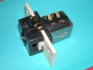 Curtis Albright SW500A-40M Contactor 28Volts - Picture 1 of 4