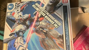 MG 1/100 Freedom Gundam Ver. 2.0 [Clear Color] Gundam Base Exclusive Model Kit - Bild 1 von 2