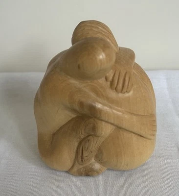 Escultura abrazo de madera tallada a mano estatuilla abstracta arte de madera natural Foto 1 de 4