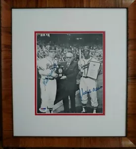 Hank Aaron & Eddie Mathews Milwaukee Braves Signed 8" x 9 1/2" Photo PSA/DNA COA - Picture 1 of 6