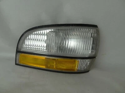 92 93 94 95 96 Buick Lesabre 91-96 Park Avenue Right Marker Lamp w corner 2 bulb - Image 1 of 2