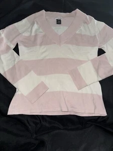 Paris Paris Woman’s V Neck Crew Sweater - Picture 1 of 14