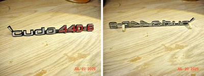 Plymouth Cuda 440-6 1970 71 2 pines emblema capó nuevo de lote nuevo 2998798 MoPar EE. UU. Foto 1 de 2