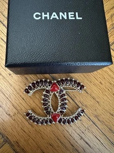 vintage chanel brooch  - Picture 1 of 3