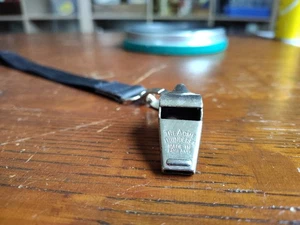 Fischietto Acme Thunderer vintage in metallo made in England polizia/arbitro marcato KAREN - Foto 1 di 11