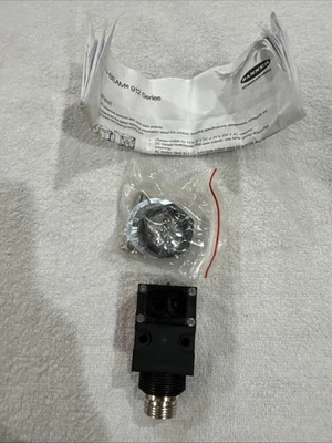 Banner Engineering SM2A912DSRQD  VALU-BEAM Retroreflective Sensor - Image 1 of 4