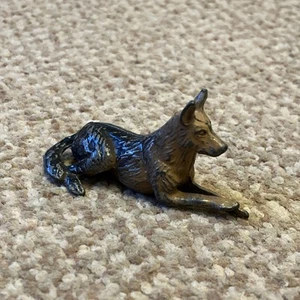 Vintage Painted Metal Alsatian Dog (Britains?) Made in England 7.5 cm - Picture 1 of 8