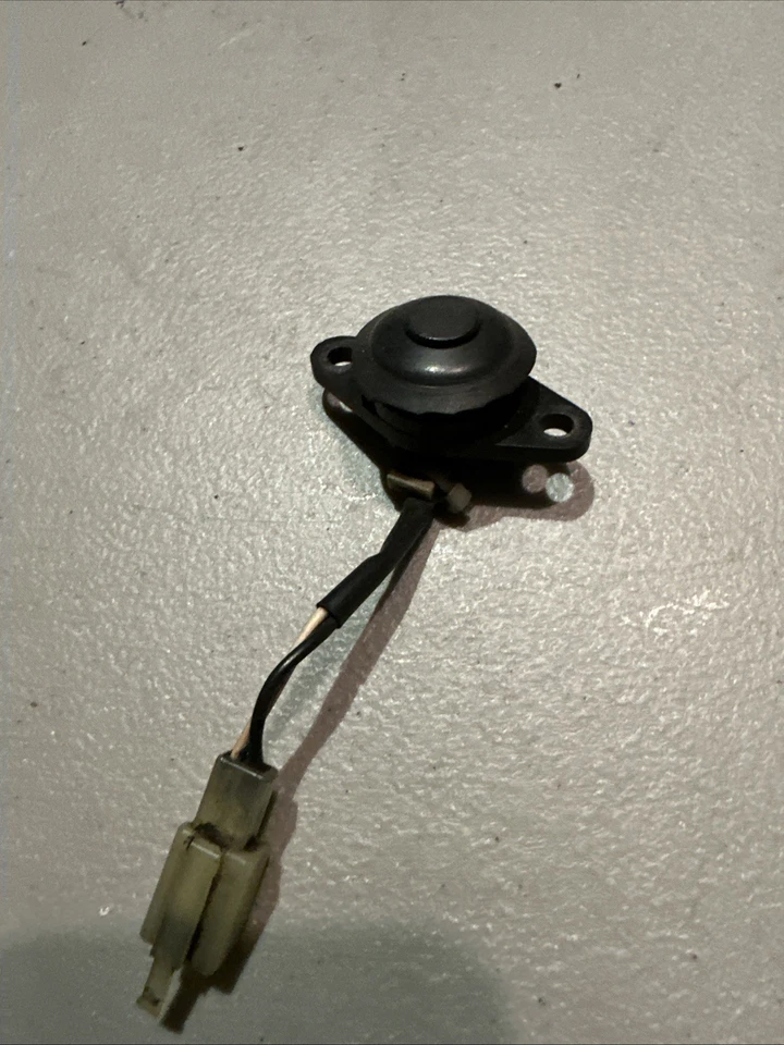 1997 YAMAHA ROYAL STAR TOUR DELUXE XVZ1300LT TRIP RESET SWITCH BUTTON  - Image 1 of 3