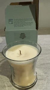 PartyLite’s Best Burn Trumpet Candle vaniglia speziata 6,7 oz G0218-leggi - Foto 1 di 7