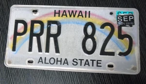 Placa de licencia de pasajero HAWAII MAUI usada vencida ALOHA STATE PRR 825 barra arco iris - Imagen 1 de 2