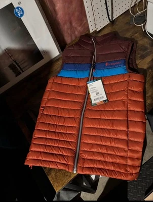 Chaleco de Plumón COTOPAXI Fuego Para Hombre XS Rayas Borgoña NUEVO Retro Aire Libre Senderismo Foto 1 de 3