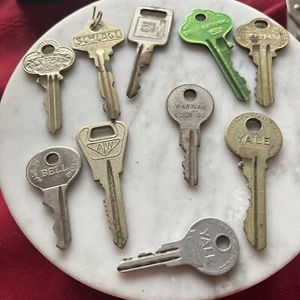 Vintage Key Lot 10 P & F CORBIN GM YALE AW BELL SCHLAGE SARGENT WARTIAN NATIONAL - Picture 1 of 10