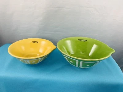 Hermosos cuencos medidores verdes y amarillos - Juego de 2: 1/2 taza y 1 taza Foto 1 de 4