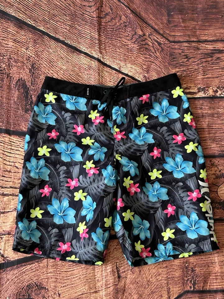 HURLEY Black CABANA FLORAL BOARDSHORTS SWIM SHORTS INSEAM BOYS 16/28 WAIST - Image 1 of 4
