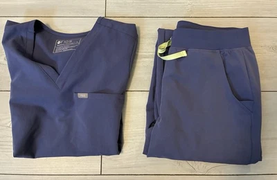 Conjunto de Top Exfoliante Pequeño FIGS Zamora Joggers Catarina Wayfarer Azul Lavanda Foto 1 de 4