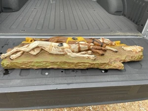Antica scultura in resina GREYHOUND CANI E CONIGLI CORSA METÀ SECOLO INSEGNA ARTE DA PARETE - Foto 1 di 12