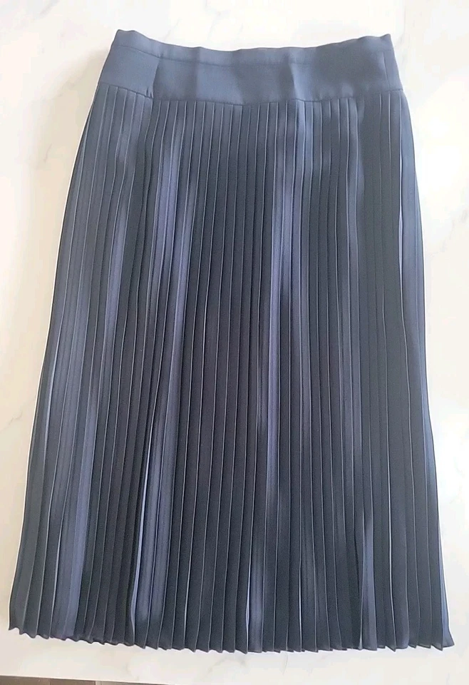 Falda midi plisada azul marino J.Crew talla 6 - forrada Foto 1 de 4