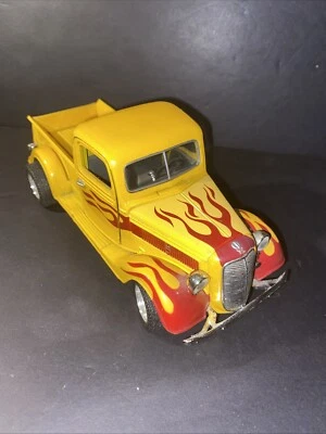 '37 Ford Pick Up Yellow Testors Hot Metal 1/24 Diecast Model - Image 1 of 4