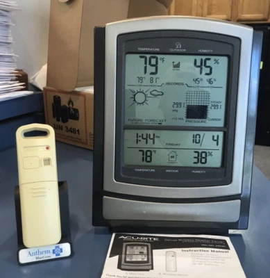 AcuRite Deluxe Wireless Indoor Outdoor Weather Center #01098CDI Item 661262  - Image 1 of 2