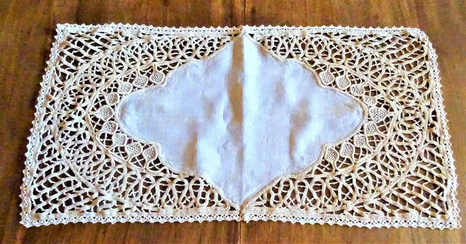 NAPPERON EN LIN ET MACRAME - 86 cm x 47 cm - Photo 1/4