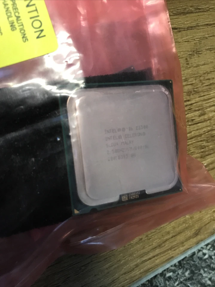 Intel Celeron E3300 2.50Ghz SLGU4 CPU Processor HP 582019-002 New sealed - Image 1 of 1