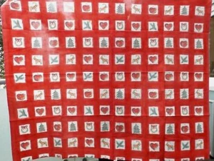 Weihnachtsdecke Tischdeckenstoff mit Weihnachtsmotiven Rot 145 x 120 cm Neu - Bild 1 von 1