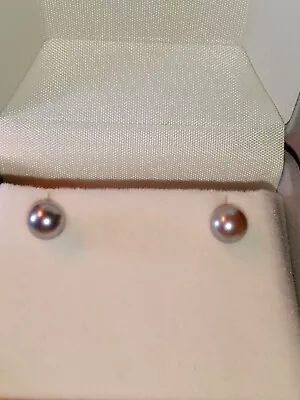 $1100, 7mm Akoya Pearl Round earrings Silver Blue 18kt Solid Yellow Gold New - Image 1 of 4