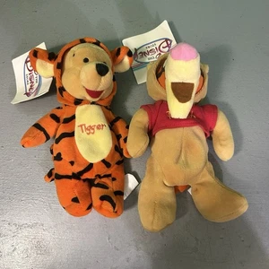 DRESS UP Winnie The Pooh & Tigger Peluche Bean Bag Giocattoli Nuovo con etichette Vintage 1999 Disney - Foto 1 di 19