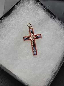 Ciondolo croce vintage Italia micro mosaico corallo fiore blu tono oro usato in ottime condizioni 1,5" - Foto 1 di 3