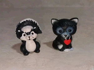 Vtg '85 '84 HALLMARK Merry Miniatures Valentine's Black Cat and Skunk with Heart - Picture 1 of 4