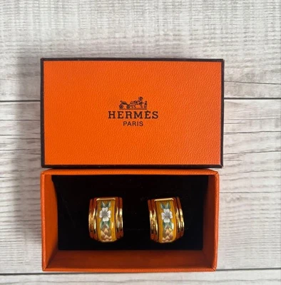 Pendientes Hermes Esmalte Motivo Flor Oro Amarillo Usados Sin Usar Japón Foto 1 de 4