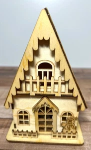 Lasergeschnittenes Holz Weihnachten Landhaus Haus mit Licht kann bemalt oder natur - Bild 1 von 7